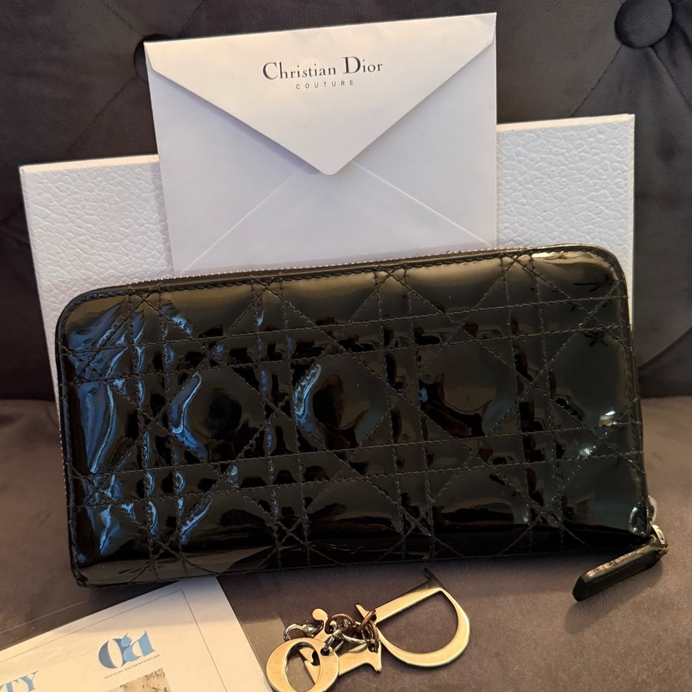 🔥Dior Patent Leather Black Key Zippy Around Long and box + authenticity card🔥